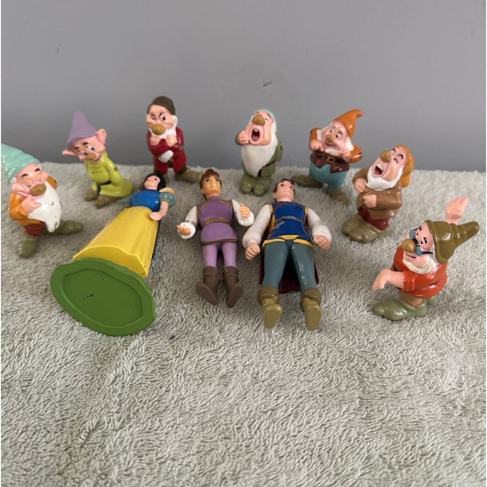 VTG DISNEY SNOW WHITE AND THE SEVEN DWARFS & 2 PRINCE FIGURES PVC (SET OF 10)